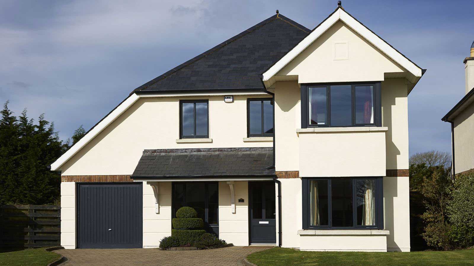 дом в Новоазовске и Донецкой области